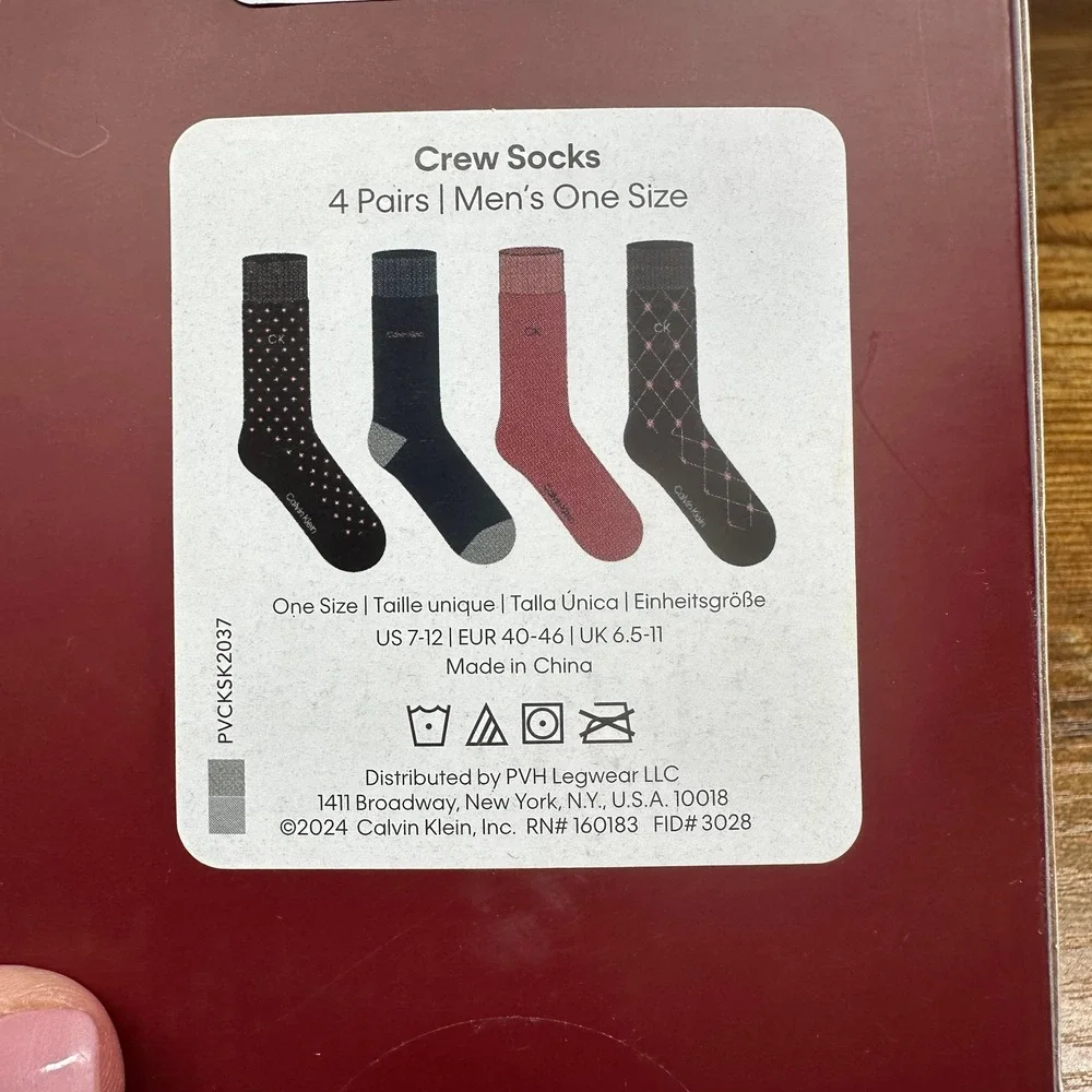 NEW Calvin Klein Mens Crew Socks 4 Pack Gift Box Black Burgundy Argyle